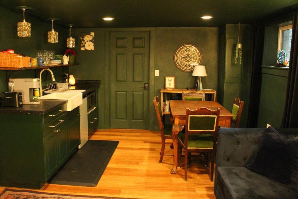 Heart Of Woodstock, 10 Min Walk To Reed, With Private Garage! Portland Exterior photo